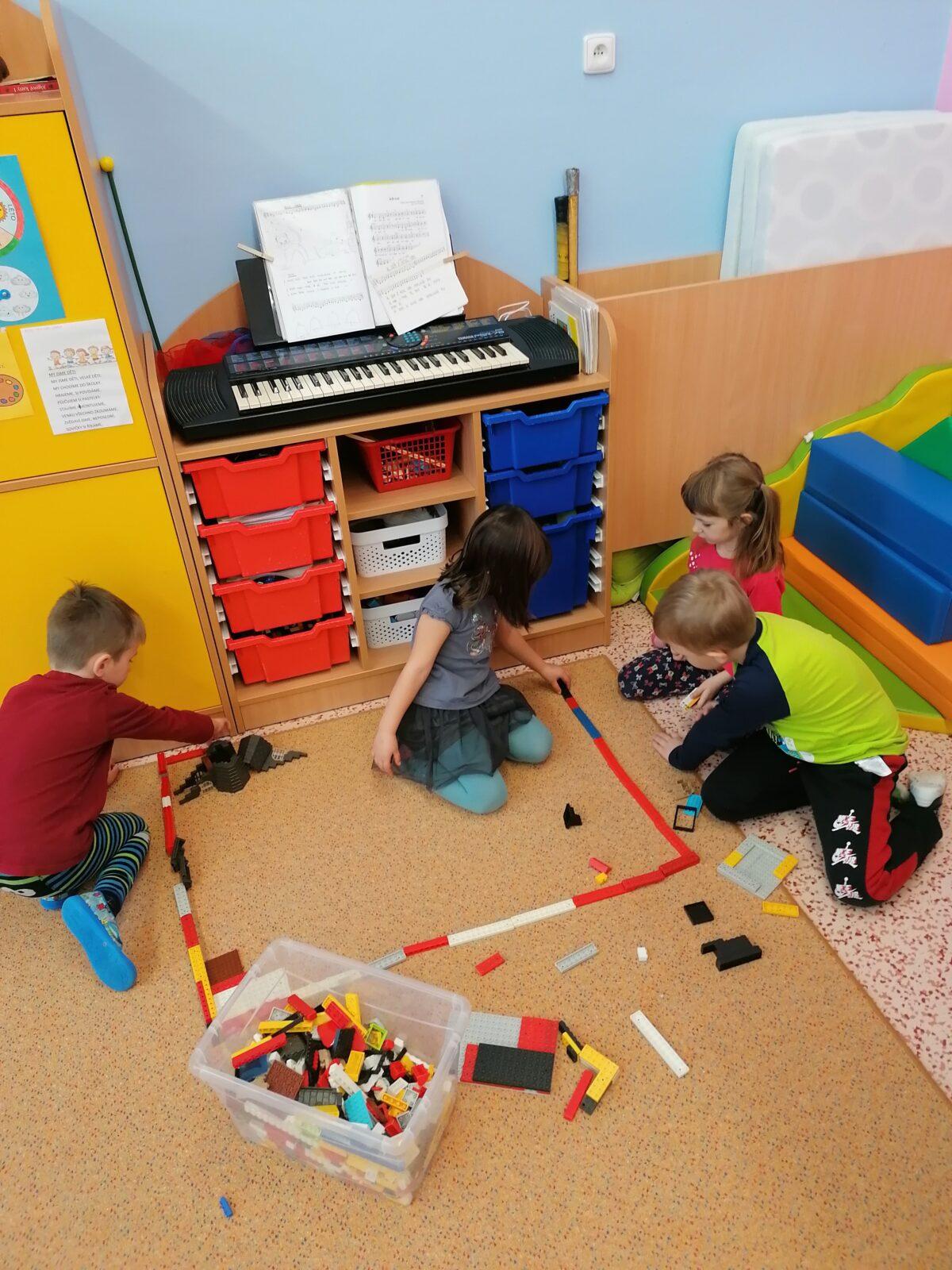 "Zvířátka a ptáčci v zimě" - skupinové práce :-) - 83