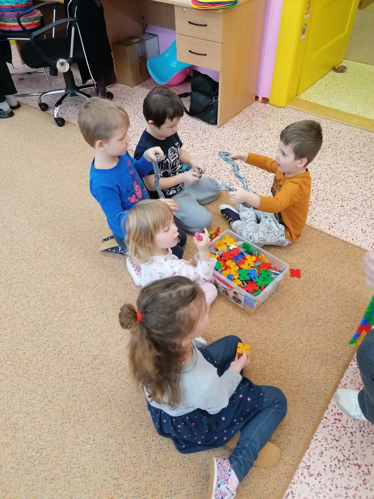 "Zvířátka a ptáčci v zimě" - skupinové práce :-) - 84