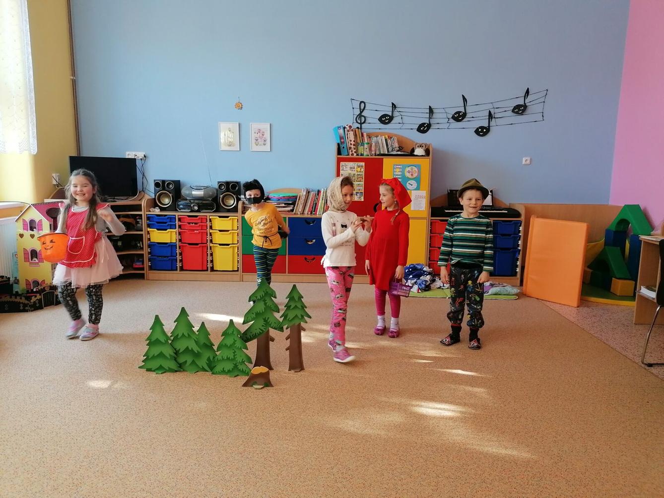 Dramatizace pohádky: "ČERVENÁ KARKULKA" :-) - 16