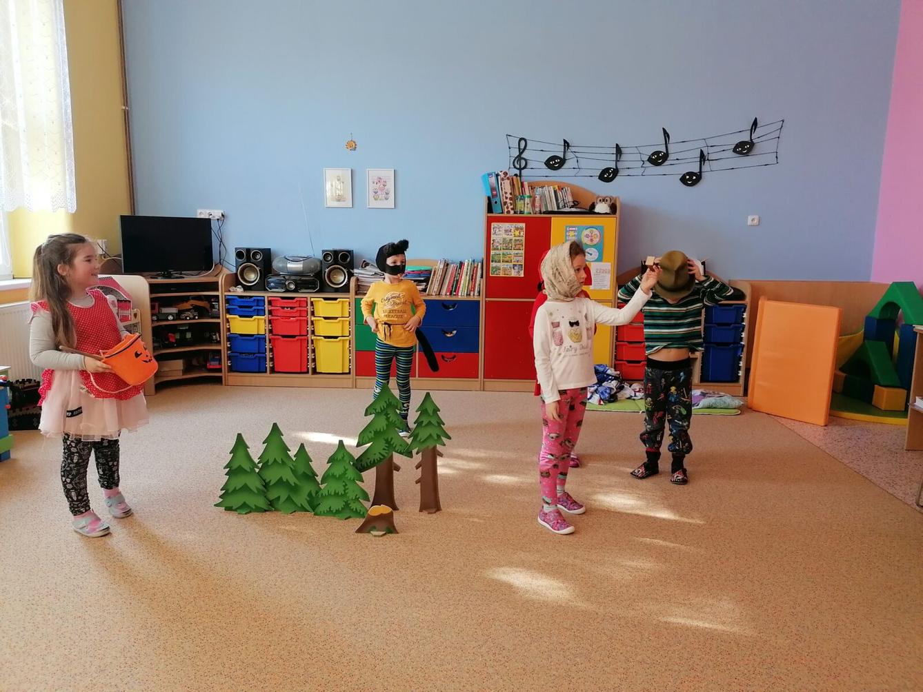 Dramatizace pohádky: "ČERVENÁ KARKULKA" :-) - 17