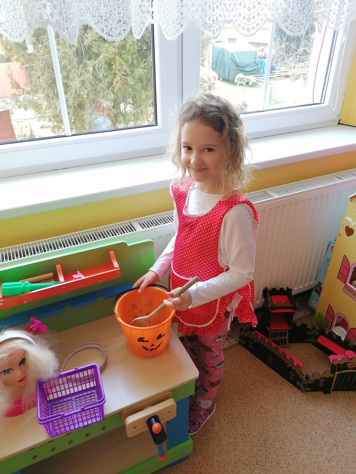 Dramatizace pohádky: "ČERVENÁ KARKULKA" :-) - 21