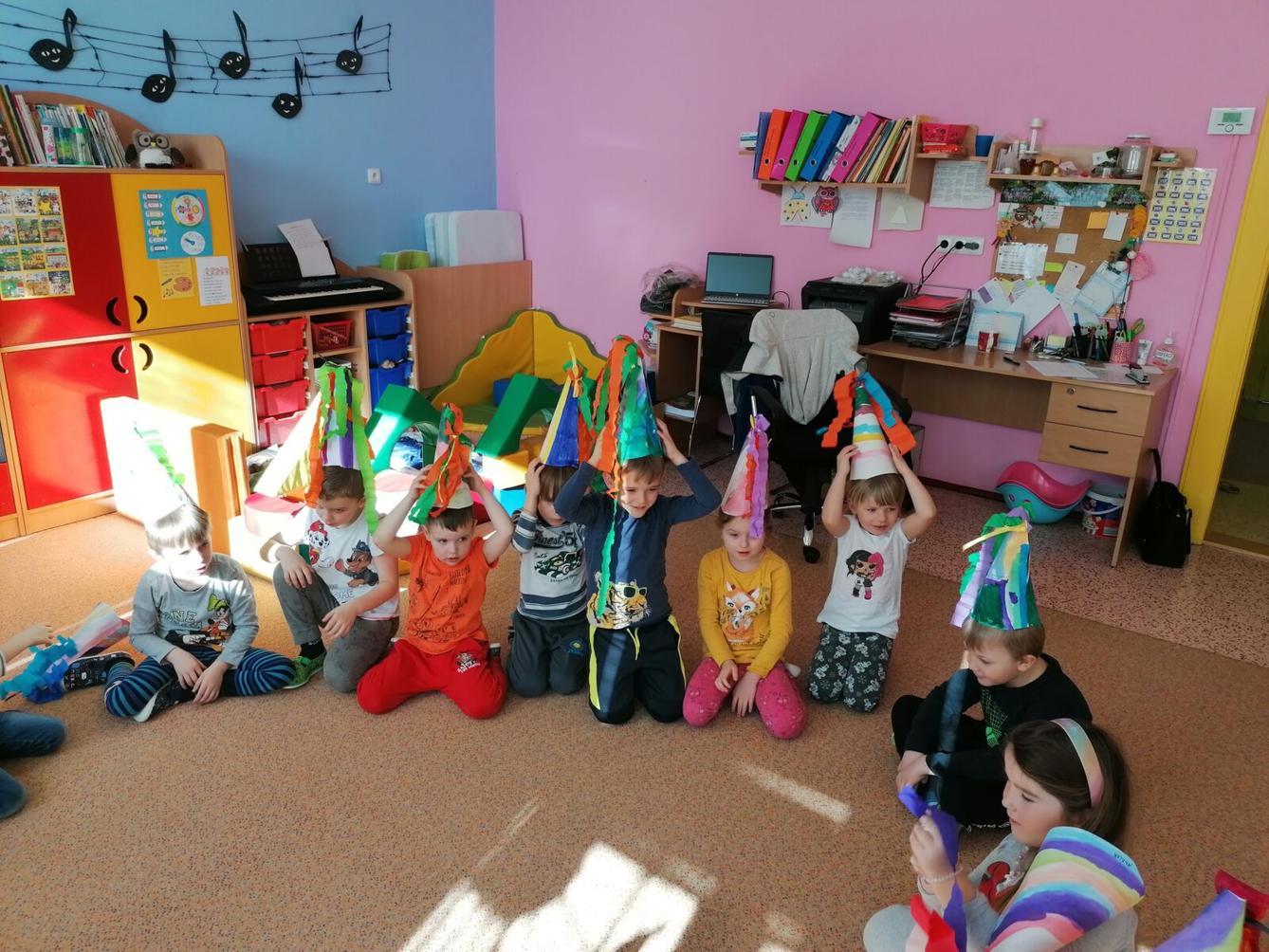 Přípravy na karneval a karnevalové dopoledne:-) - 22