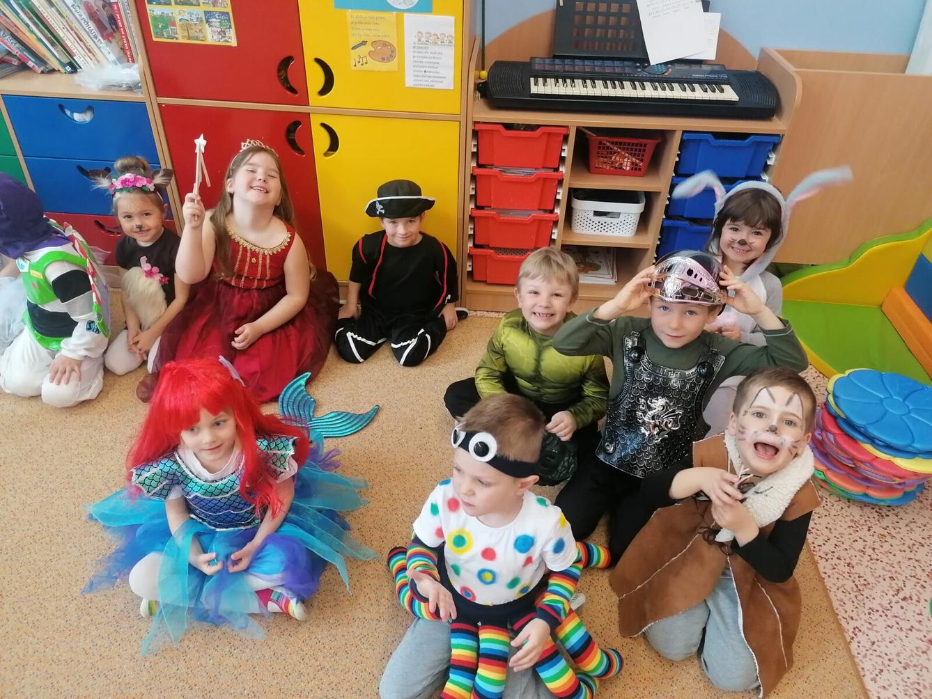 Přípravy na karneval a karnevalové dopoledne:-) - 30