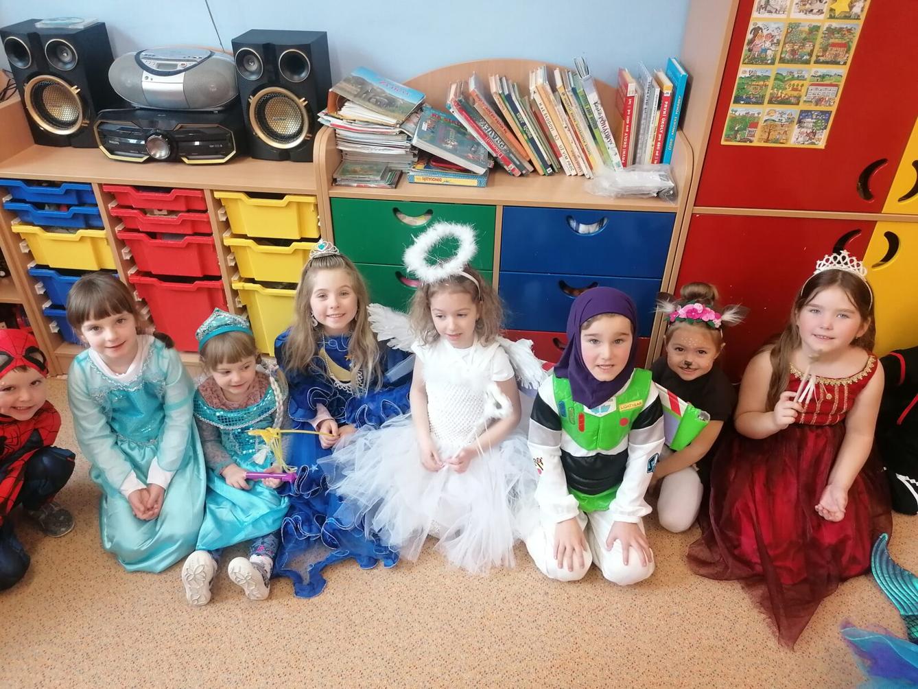 Přípravy na karneval a karnevalové dopoledne:-) - 31