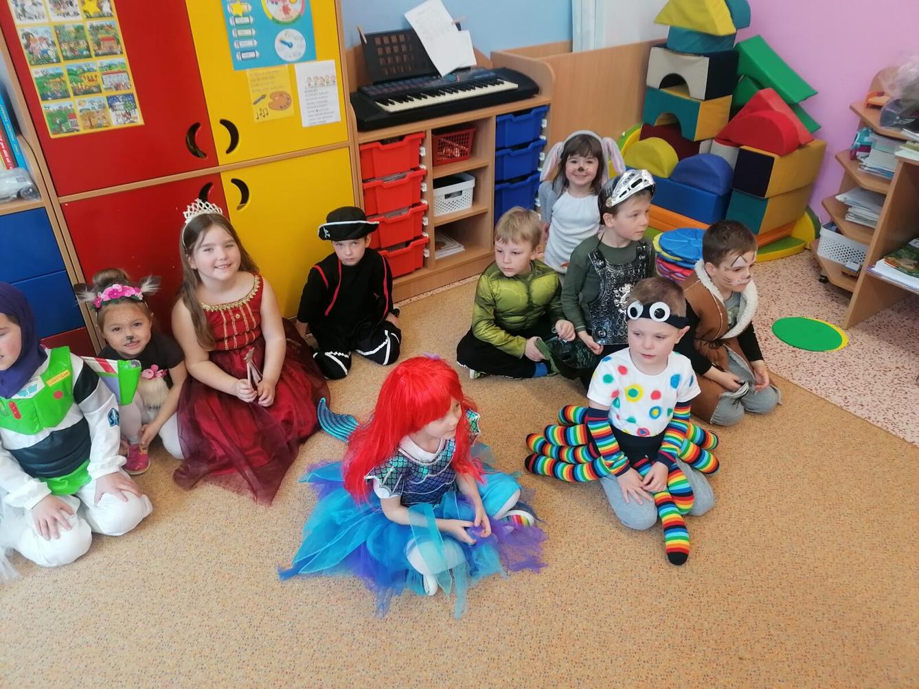 Přípravy na karneval a karnevalové dopoledne:-) - 35