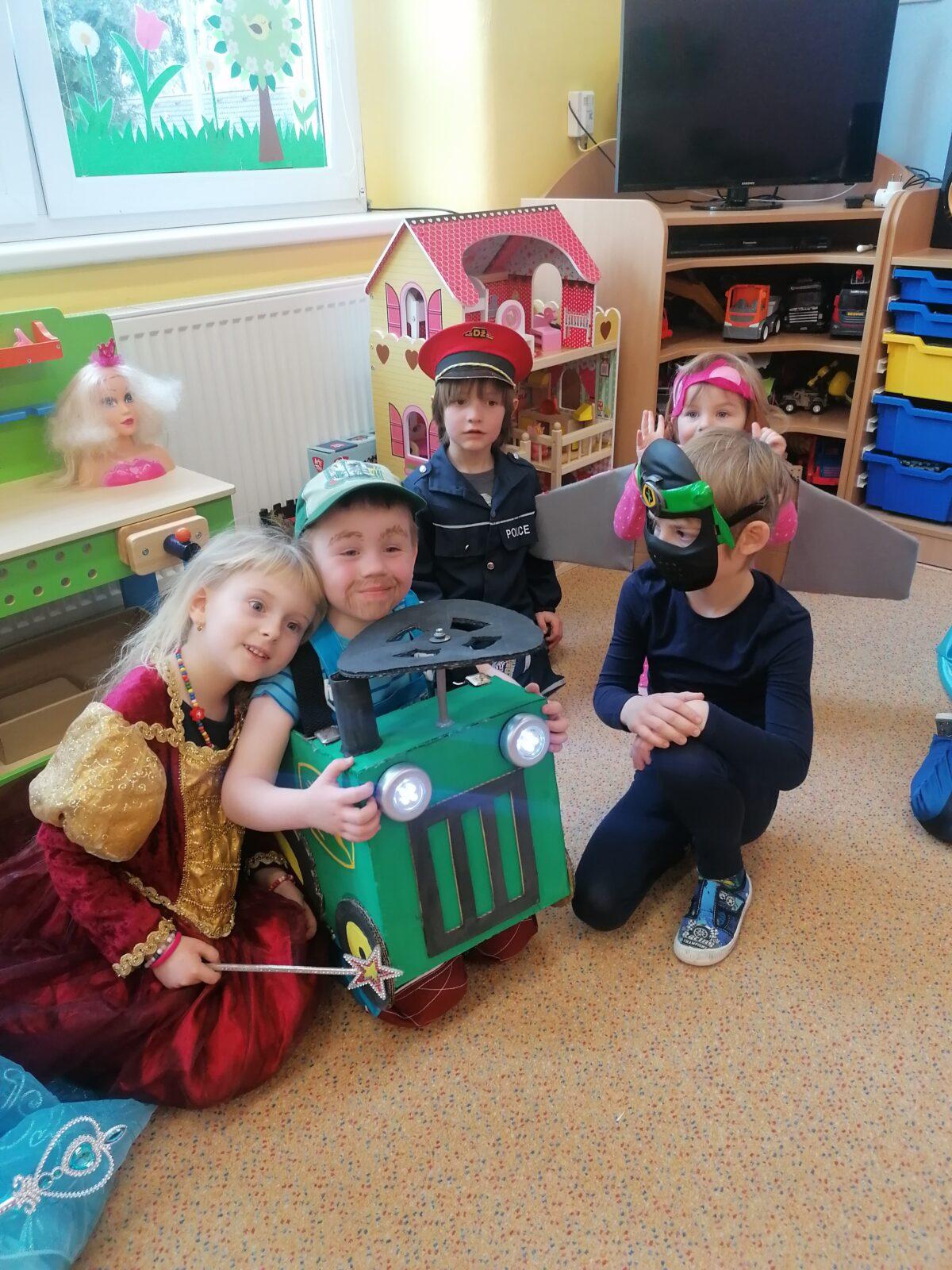 Přípravy na karneval a karnevalové dopoledne:-) - 37