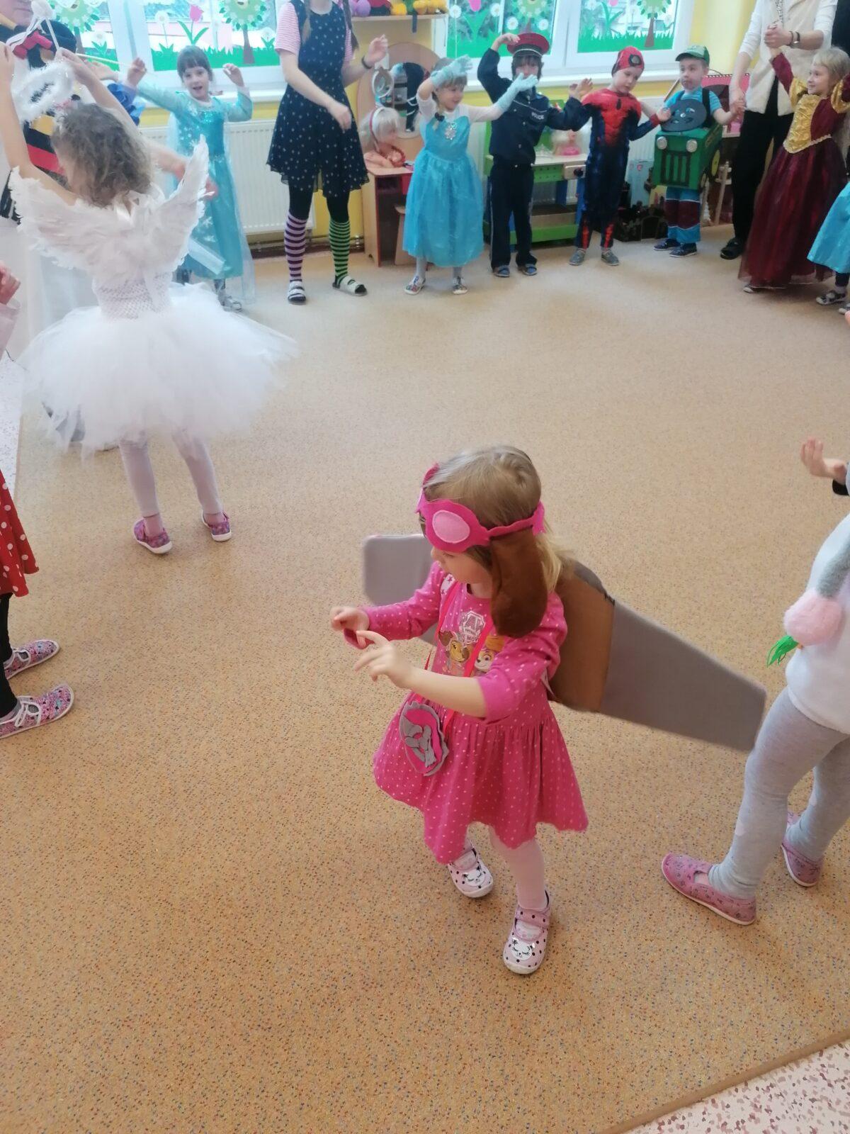 Přípravy na karneval a karnevalové dopoledne:-) - 41