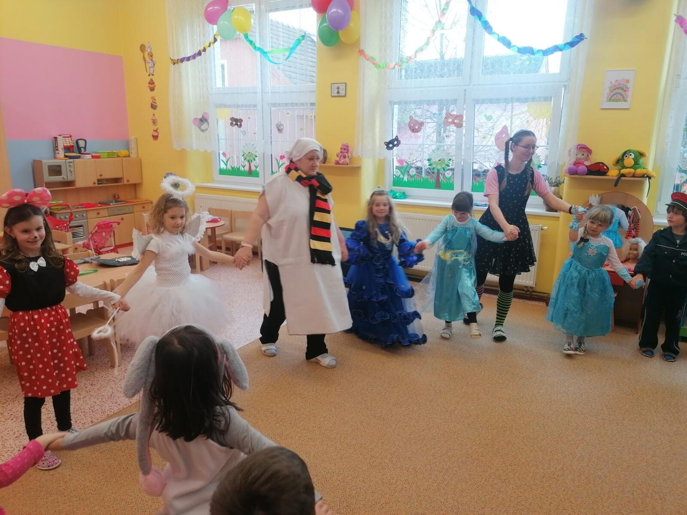 Přípravy na karneval a karnevalové dopoledne:-) - 44