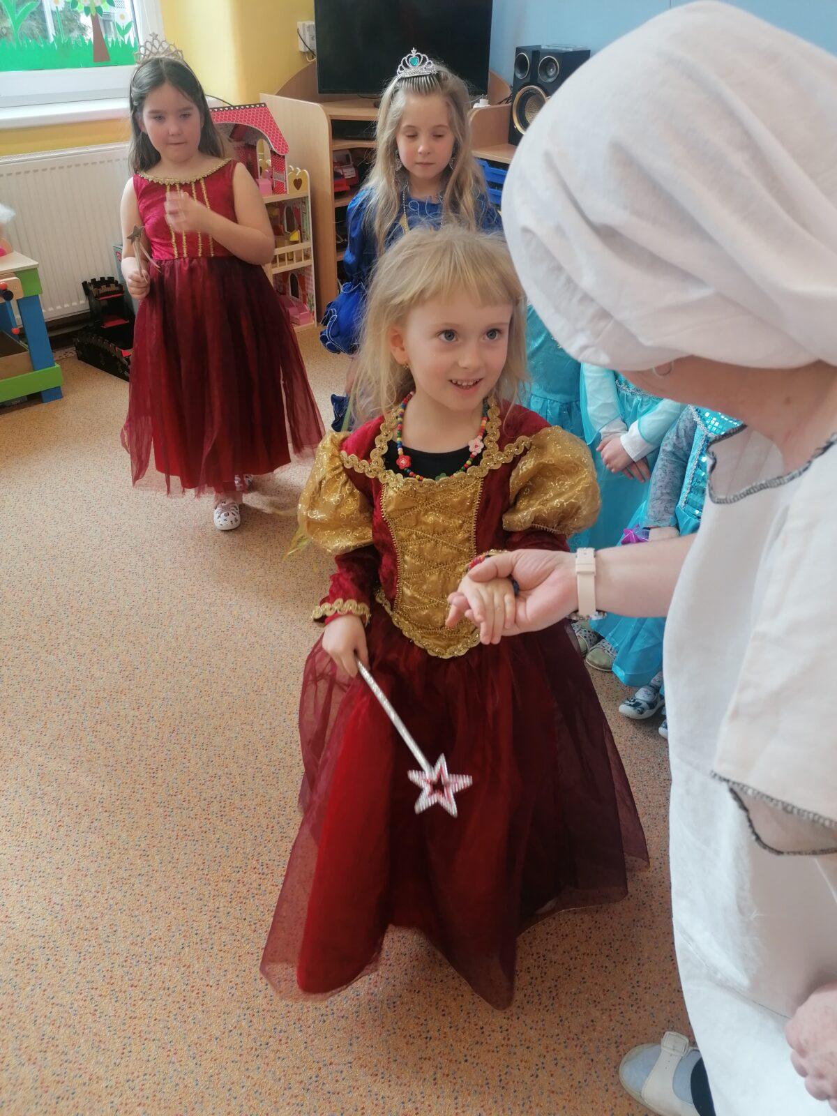 Přípravy na karneval a karnevalové dopoledne:-) - 52