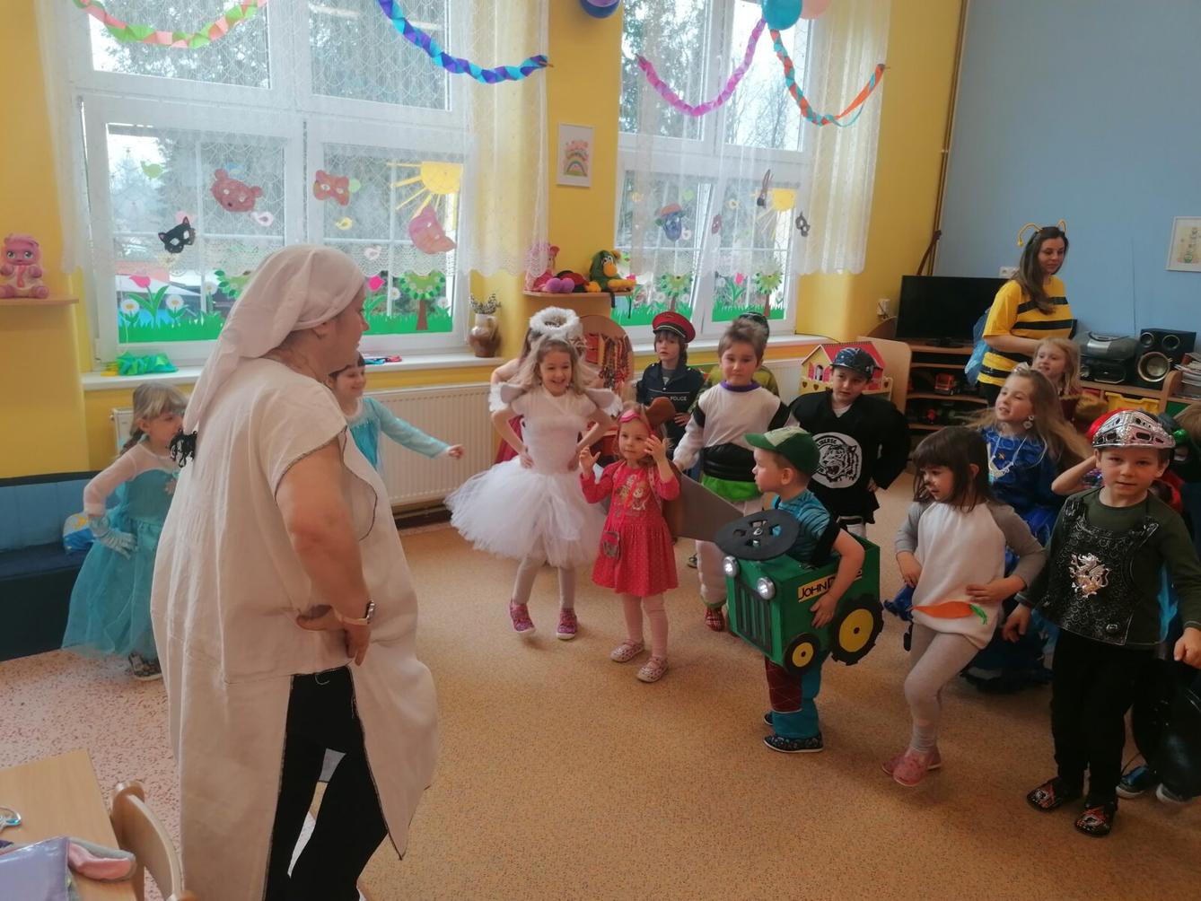 Přípravy na karneval a karnevalové dopoledne:-) - 61