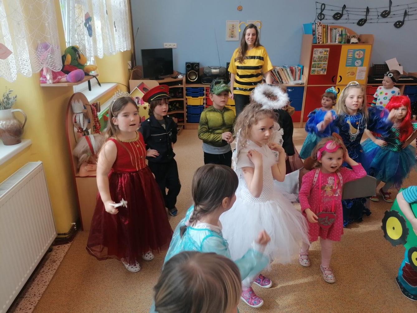 Přípravy na karneval a karnevalové dopoledne:-) - 63