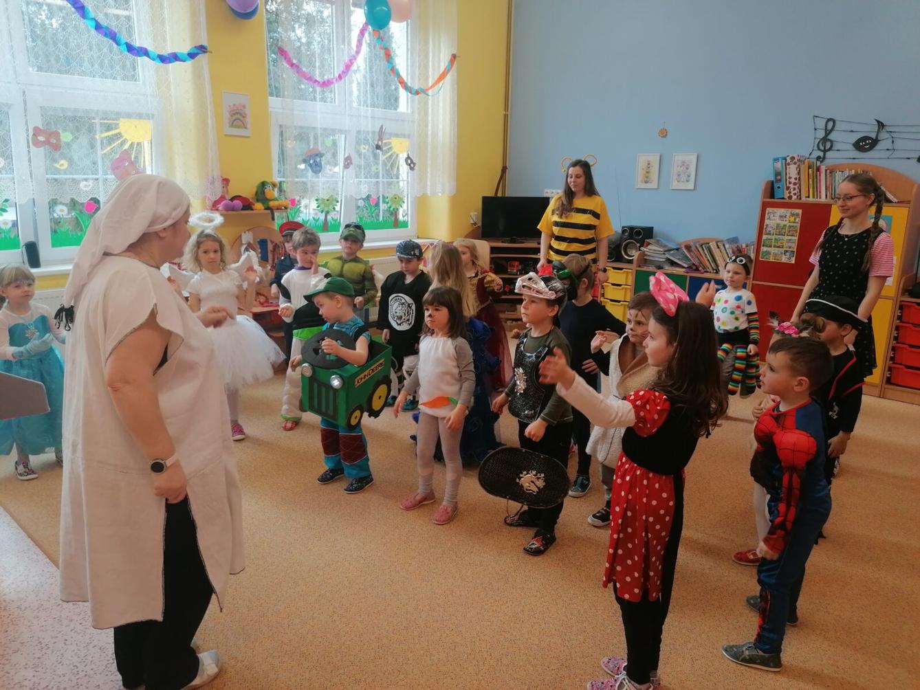 Přípravy na karneval a karnevalové dopoledne:-) - 64