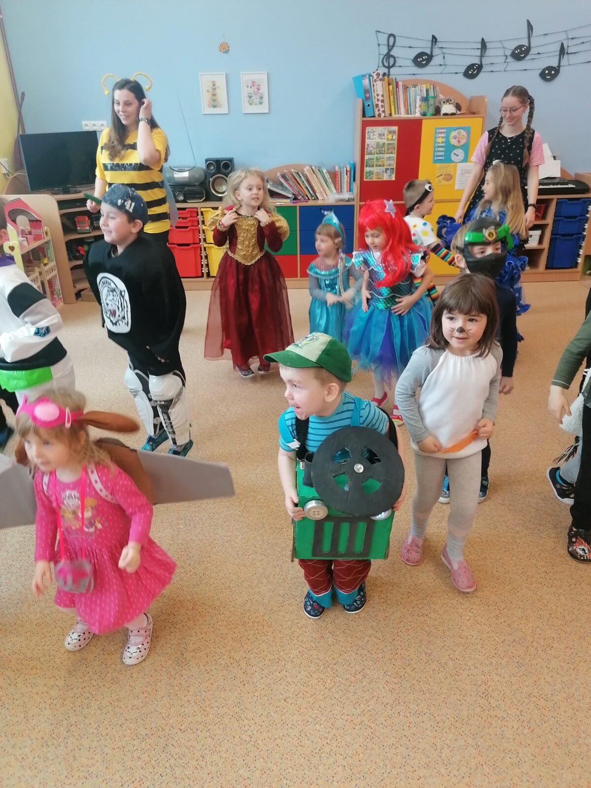 Přípravy na karneval a karnevalové dopoledne:-) - 66