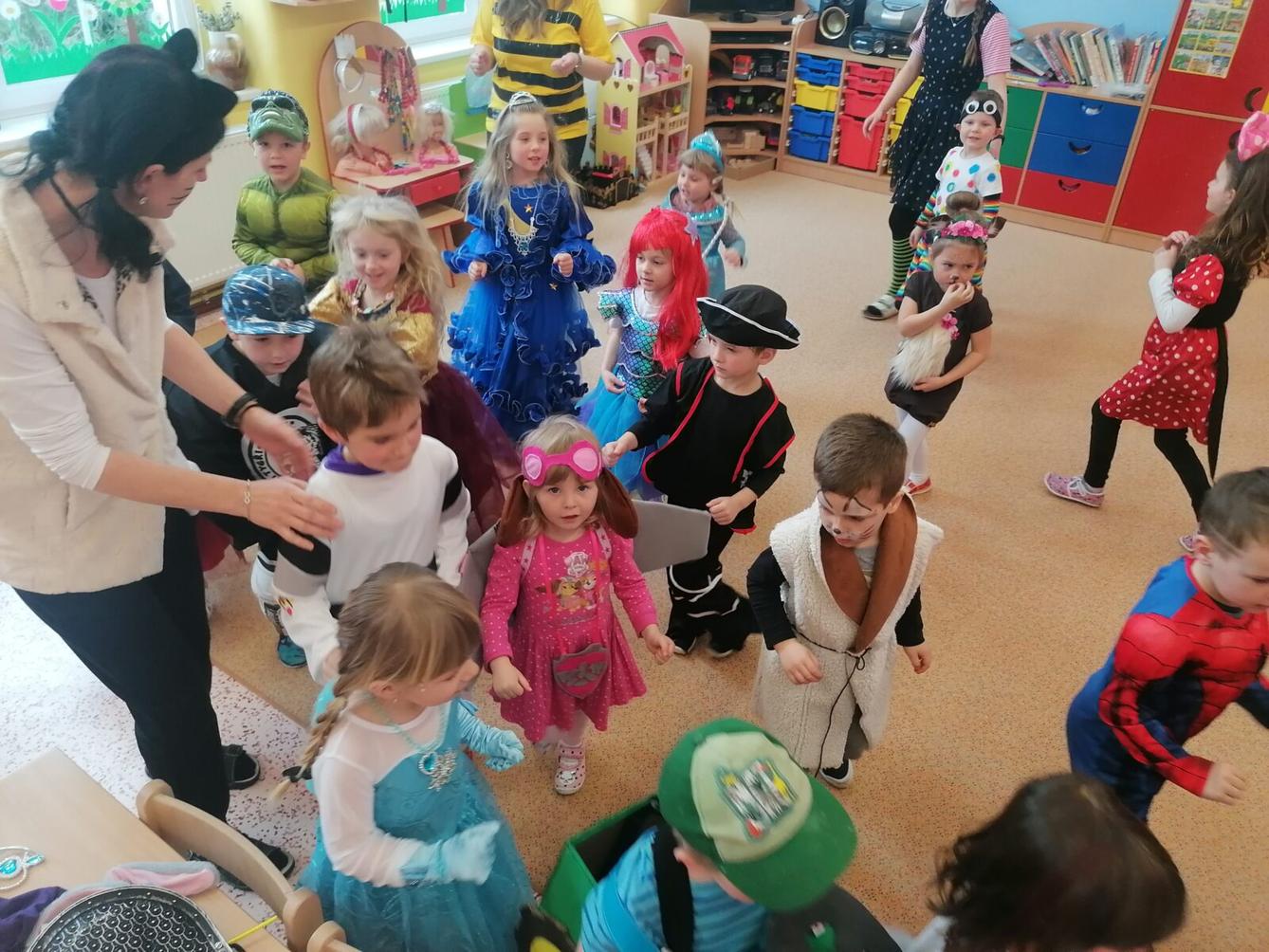 Přípravy na karneval a karnevalové dopoledne:-) - 68