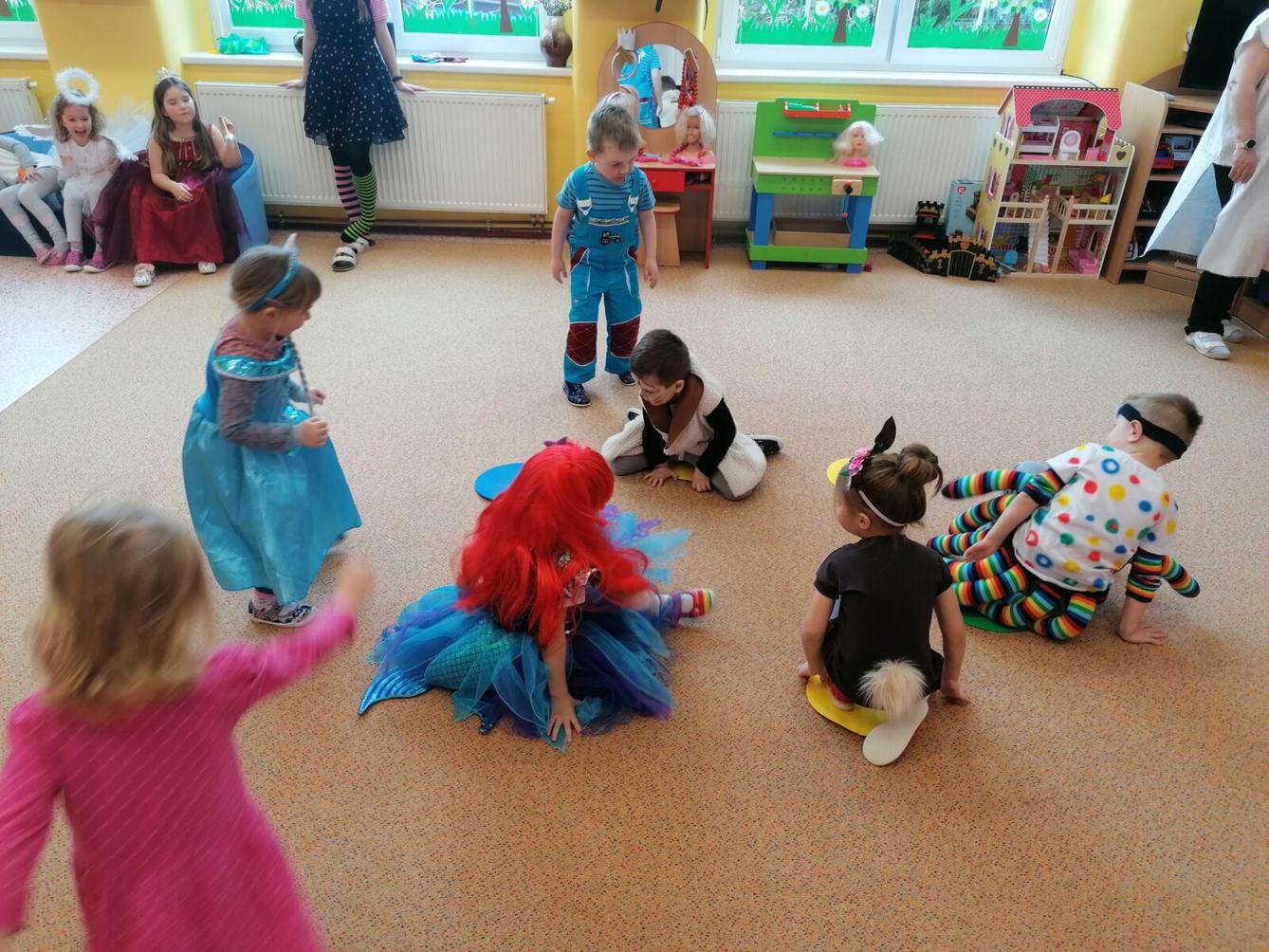 Přípravy na karneval a karnevalové dopoledne:-) - 84