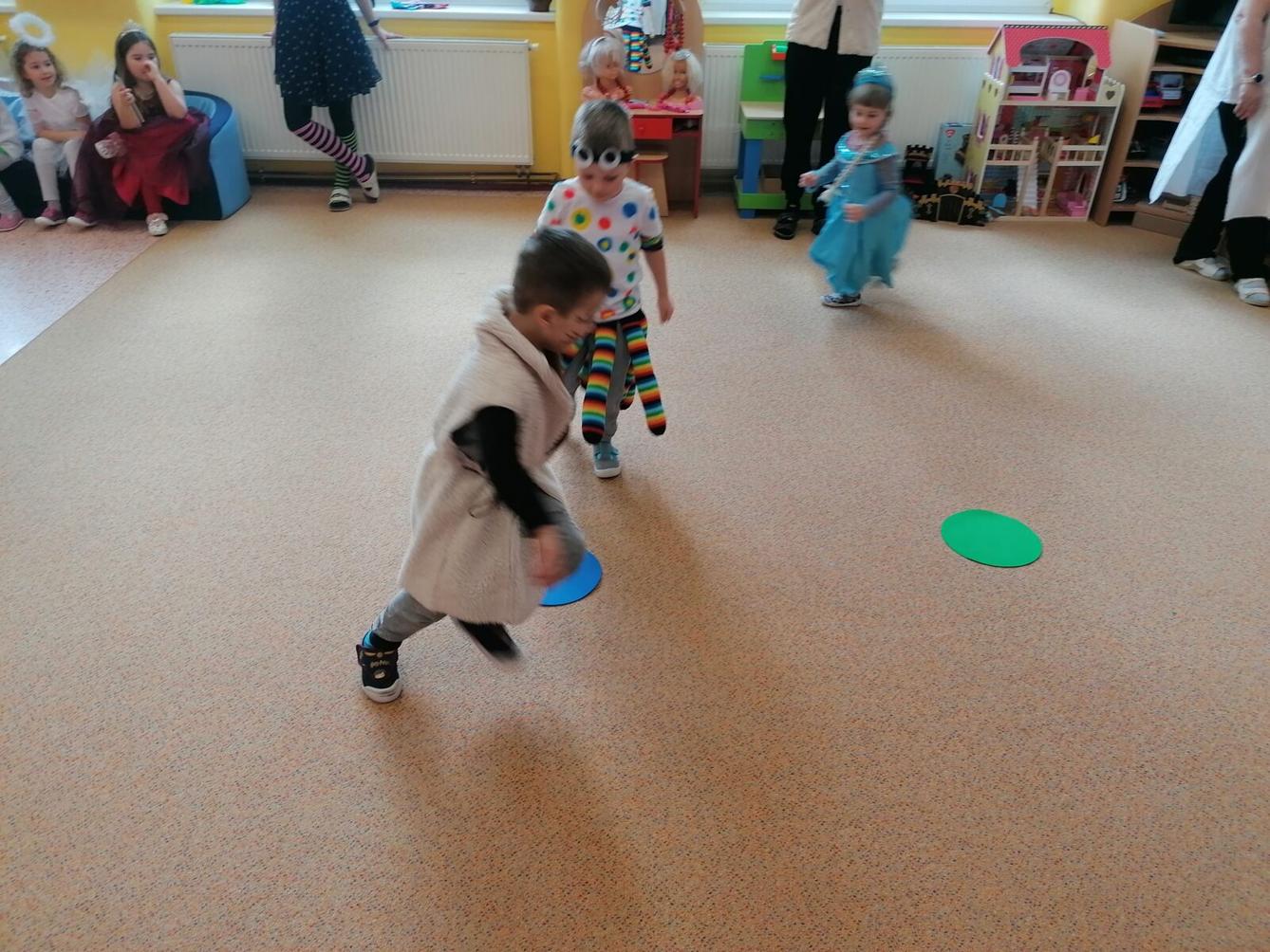 Přípravy na karneval a karnevalové dopoledne:-) - 88