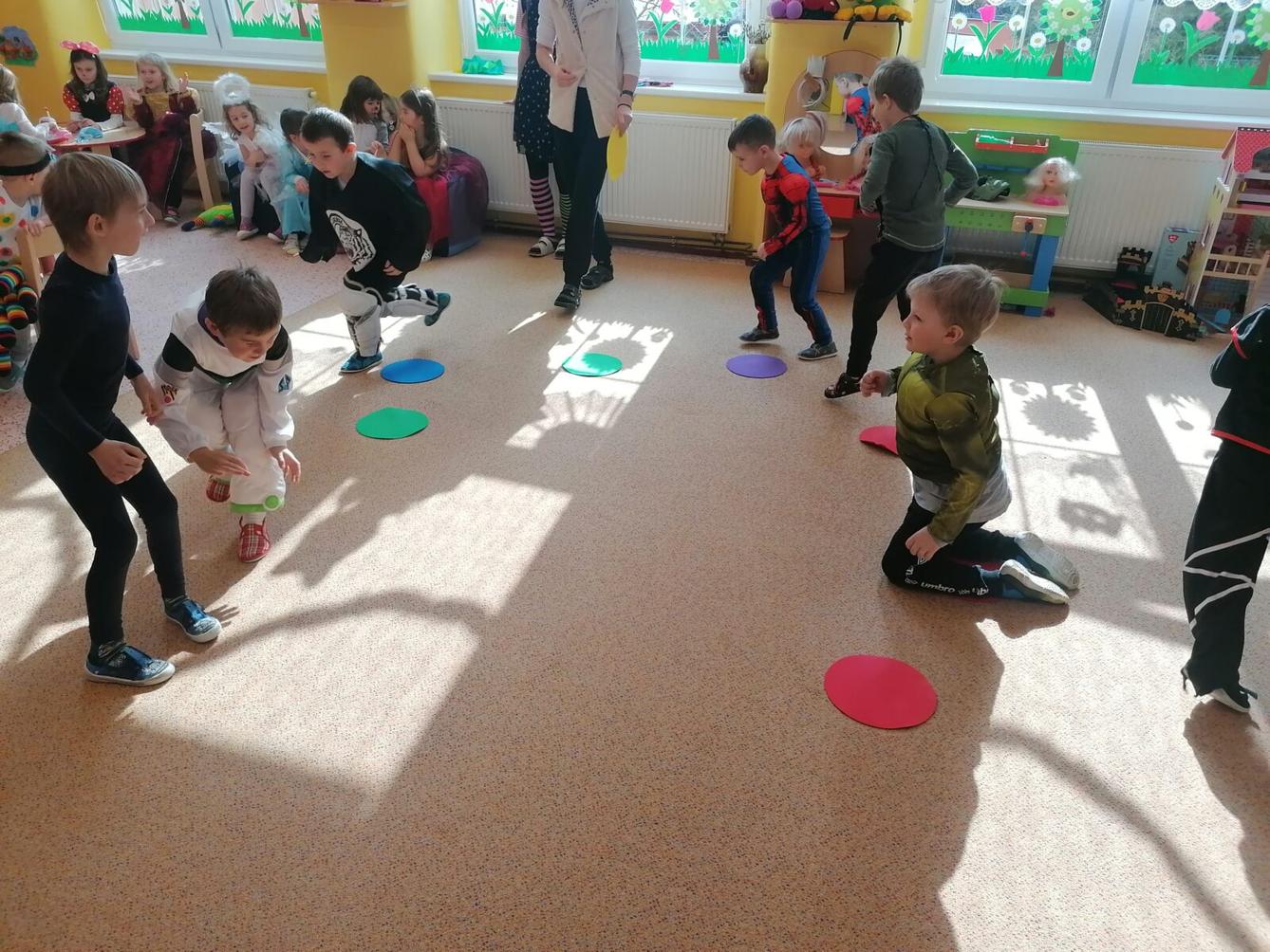 Přípravy na karneval a karnevalové dopoledne:-) - 91