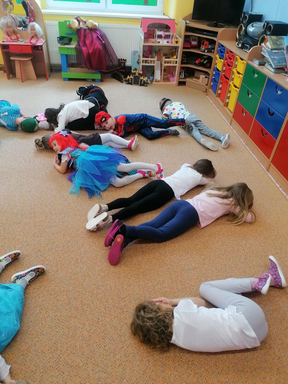 Přípravy na karneval a karnevalové dopoledne:-) - 95