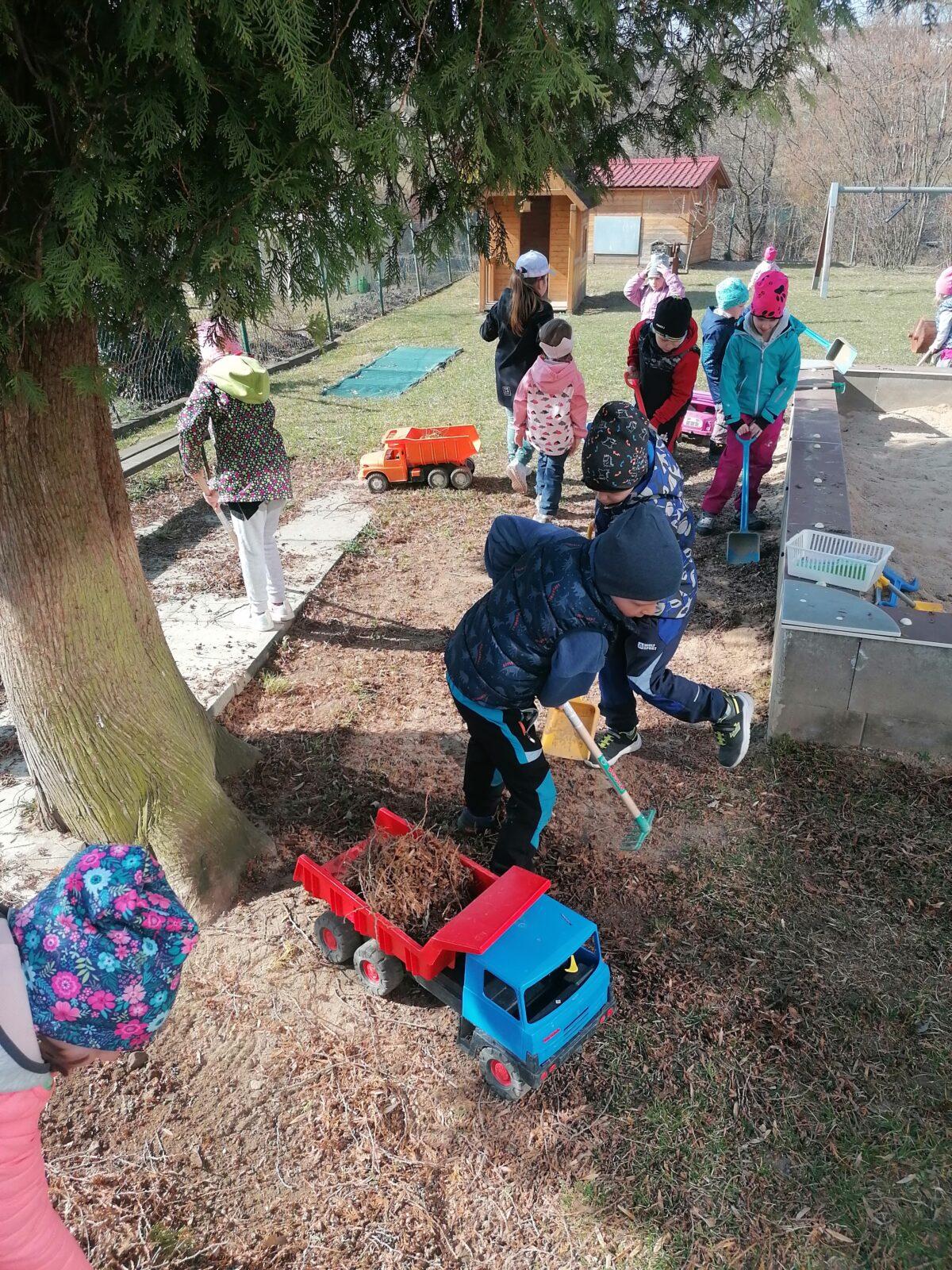 "pracujeme na zahradě" :-) - 1
