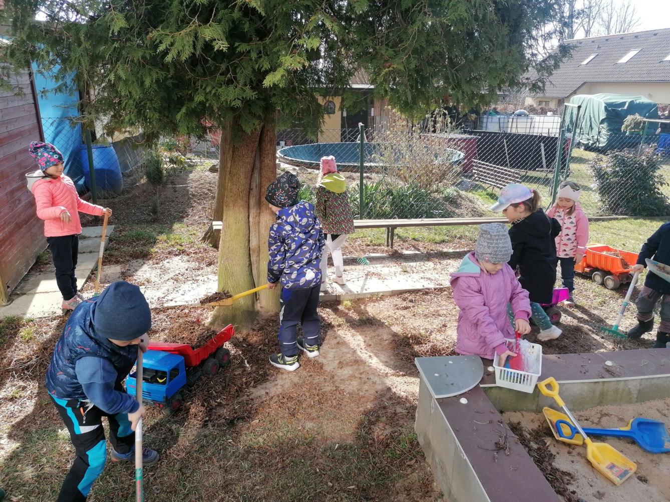 "pracujeme na zahradě" :-) - 3