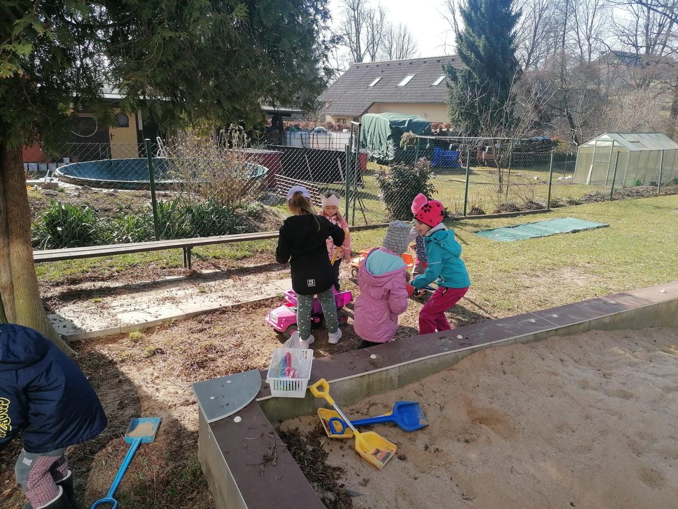 "pracujeme na zahradě" :-) - 6