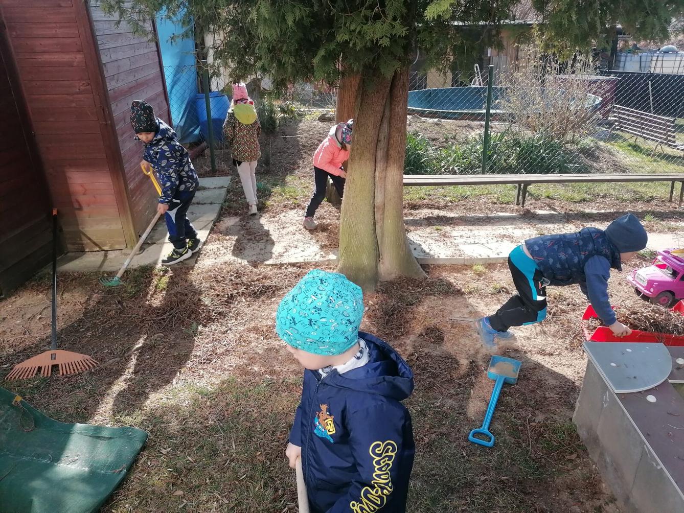 "pracujeme na zahradě" :-) - 7