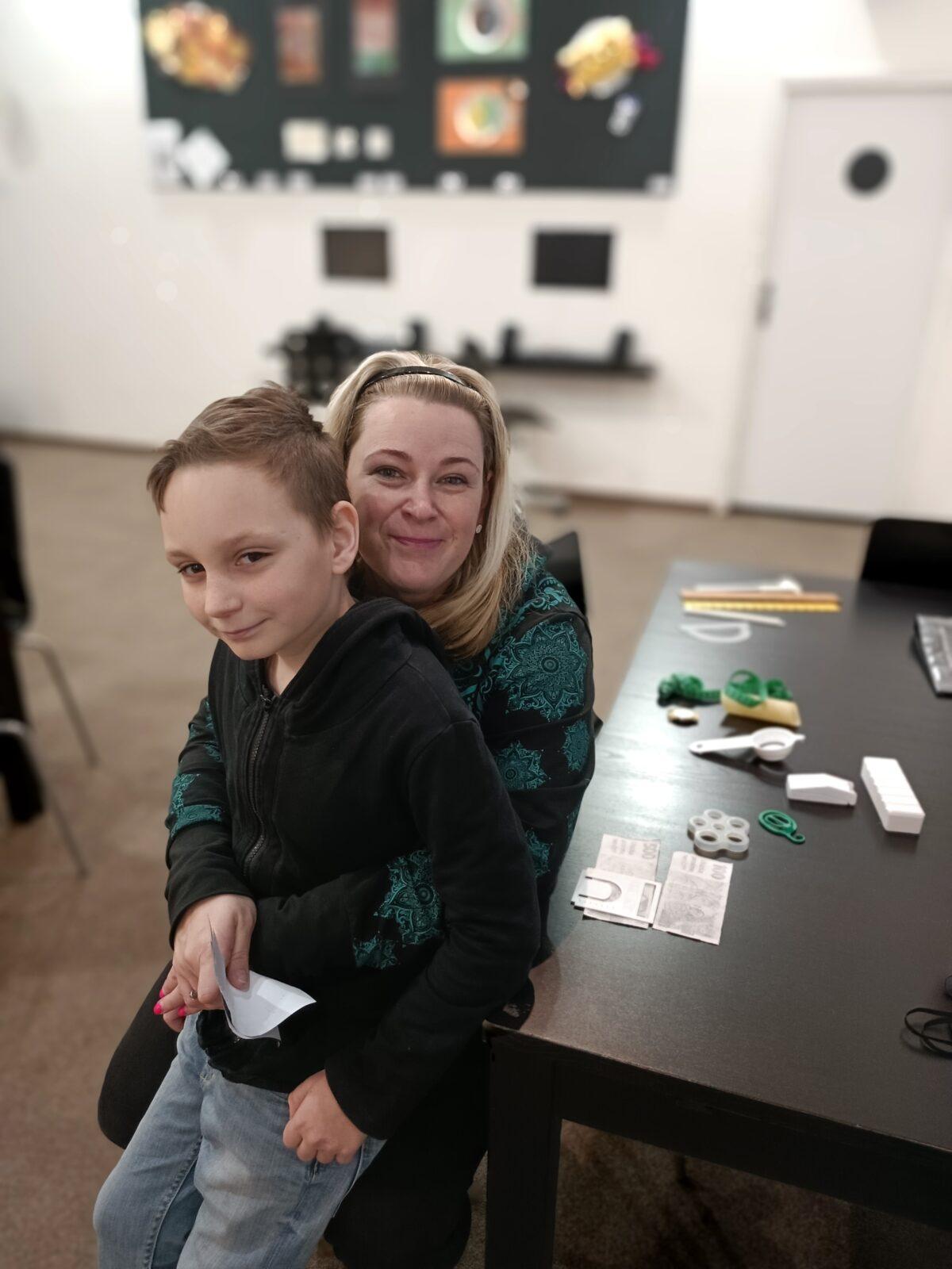 TLAPKY 1.-Praha- cesta a Neviditelná výstava - 4