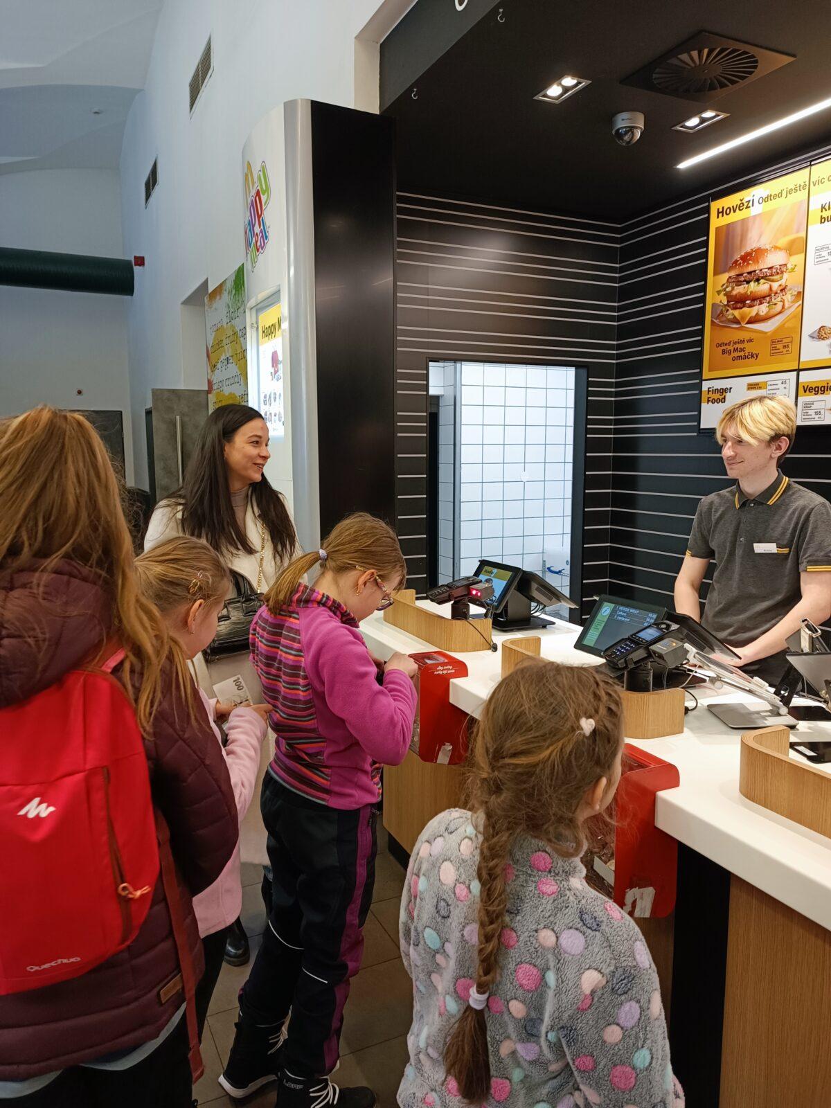 TLAPKY 1.-Praha- cesta a Neviditelná výstava - 20