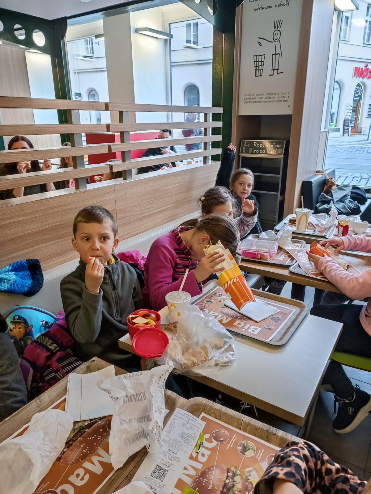 TLAPKY 1.-Praha- cesta a Neviditelná výstava - 22