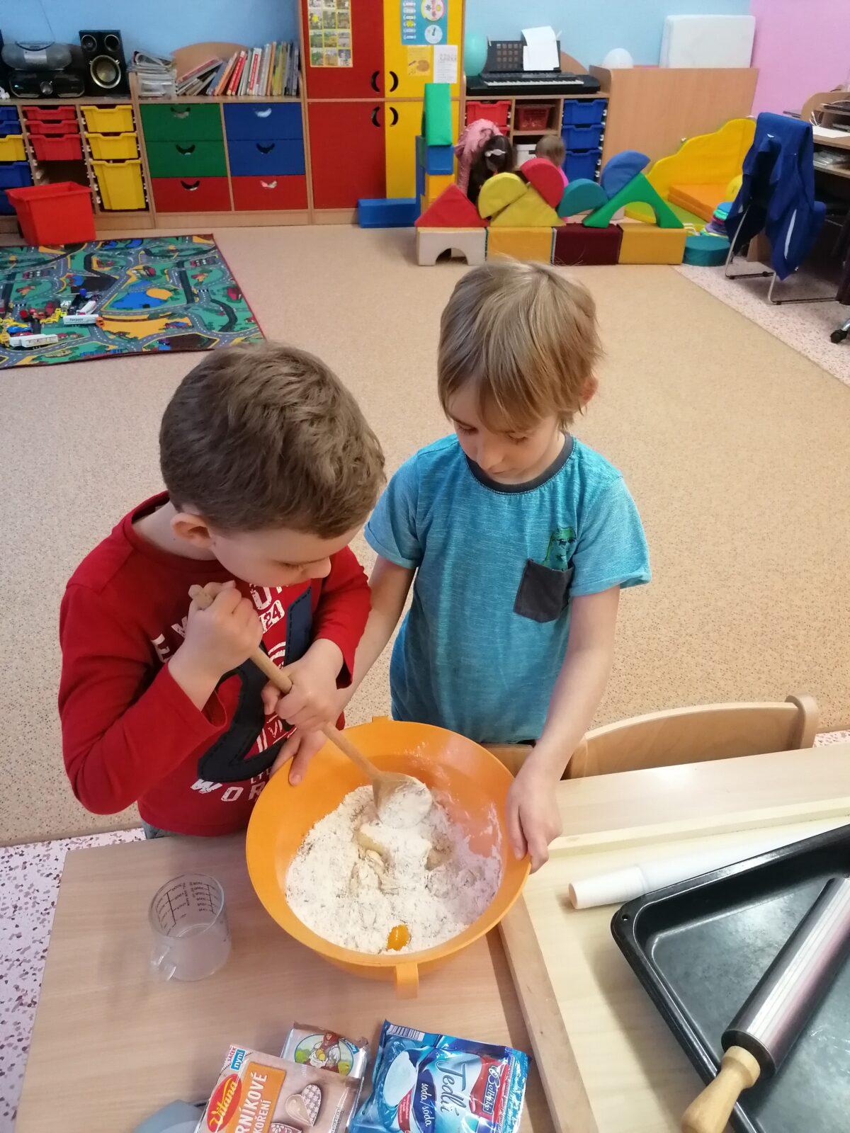 "Hody, hody, doprovody": "pečeme velikonoční perníčky" :-) - 2