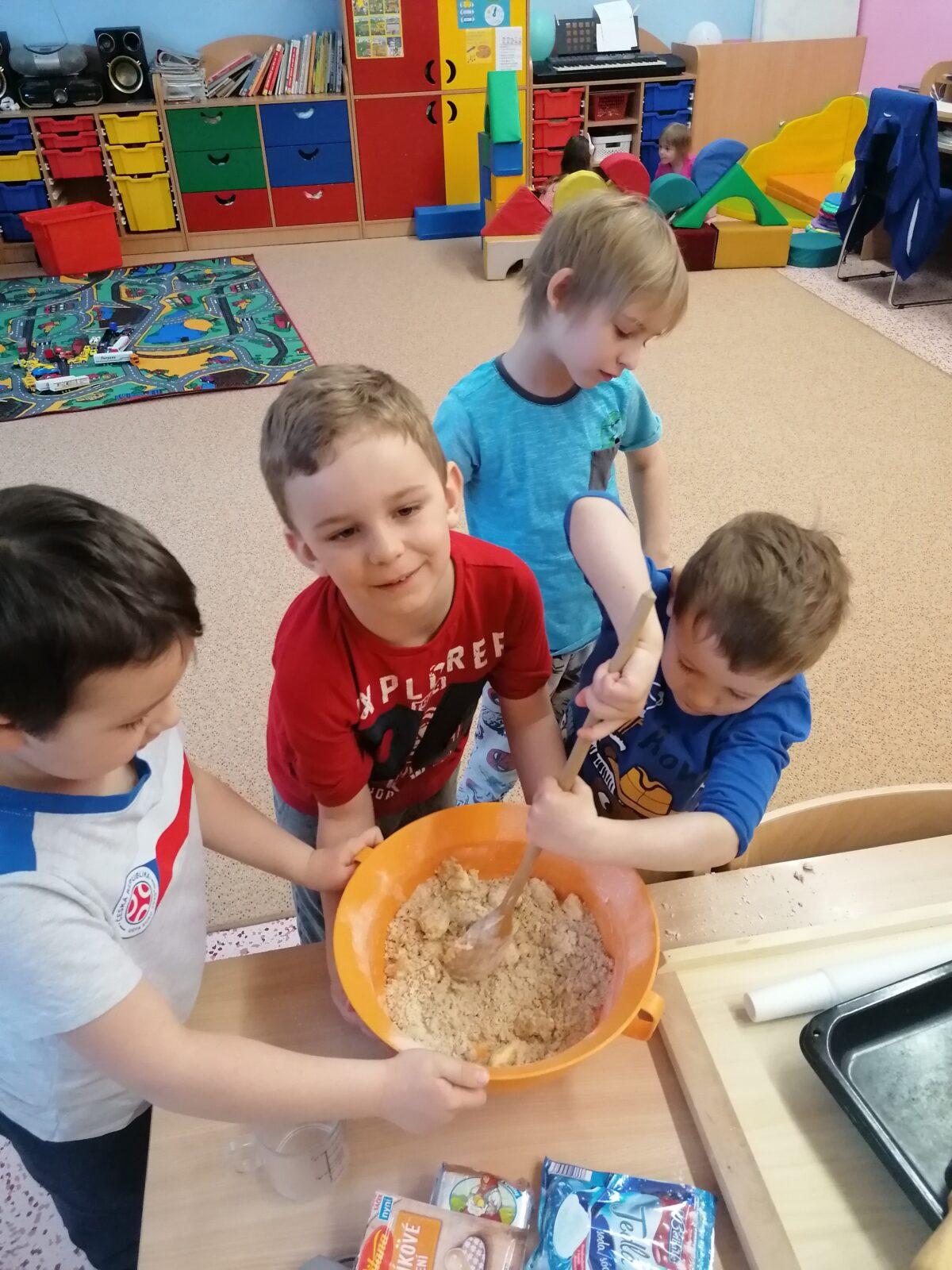 "Hody, hody, doprovody": "pečeme velikonoční perníčky" :-) - 5