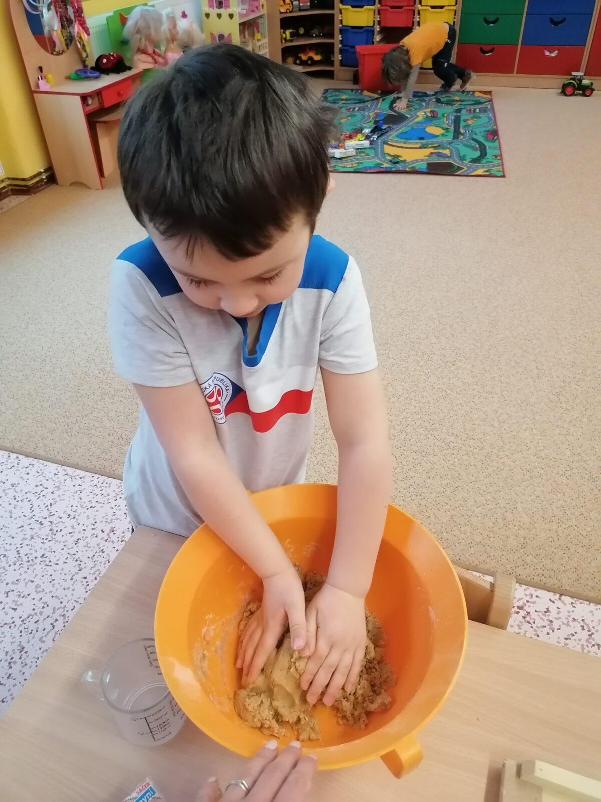 "Hody, hody, doprovody": "pečeme velikonoční perníčky" :-) - 7