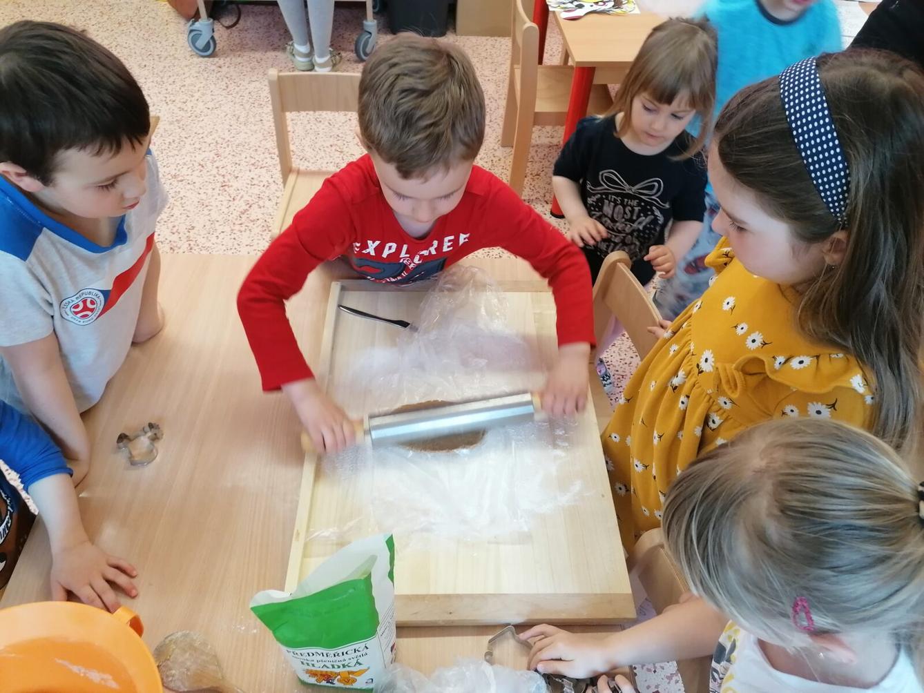 "Hody, hody, doprovody": "pečeme velikonoční perníčky" :-) - 9