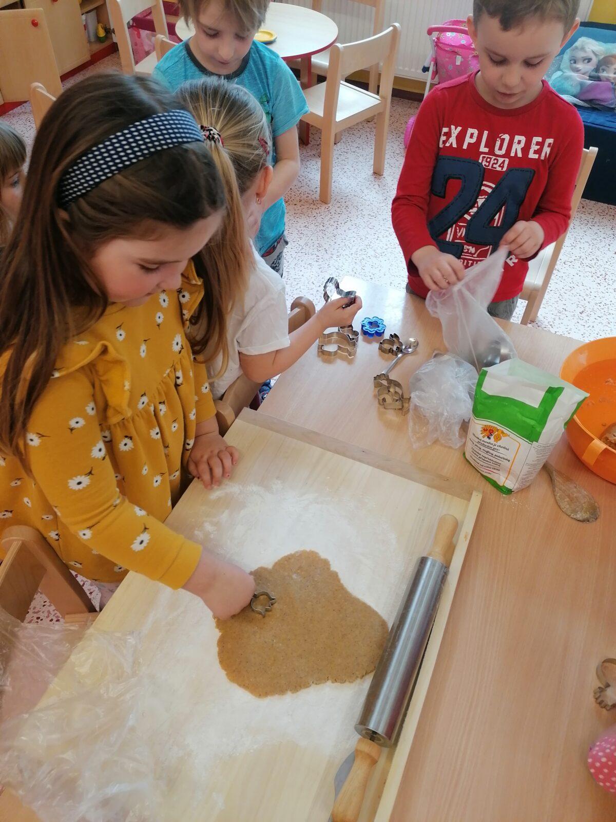 "Hody, hody, doprovody": "pečeme velikonoční perníčky" :-) - 12