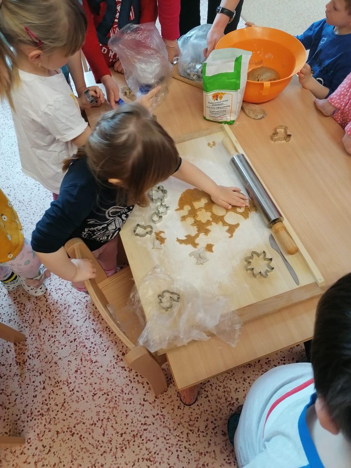 "Hody, hody, doprovody": "pečeme velikonoční perníčky" :-) - 17