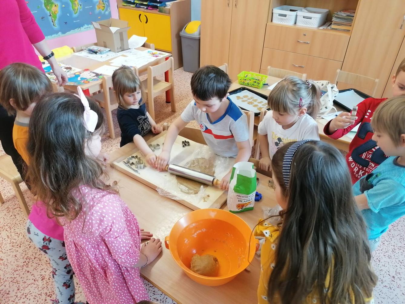 "Hody, hody, doprovody": "pečeme velikonoční perníčky" :-) - 18