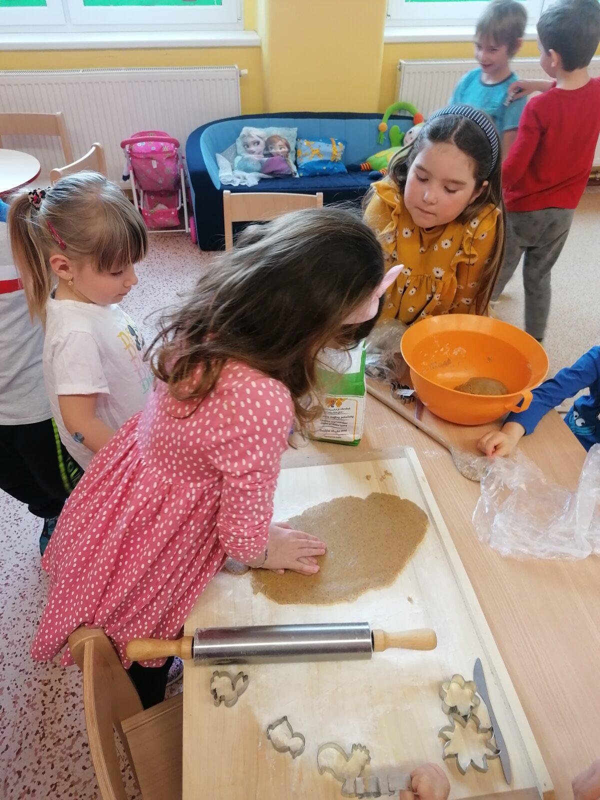 "Hody, hody, doprovody": "pečeme velikonoční perníčky" :-) - 20