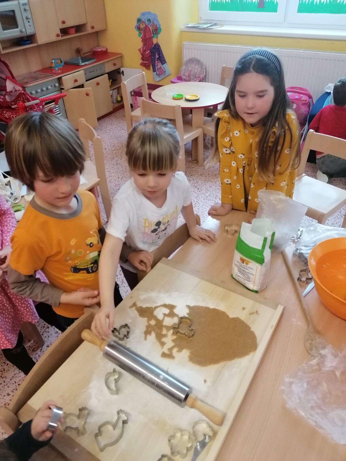 "Hody, hody, doprovody": "pečeme velikonoční perníčky" :-) - 23