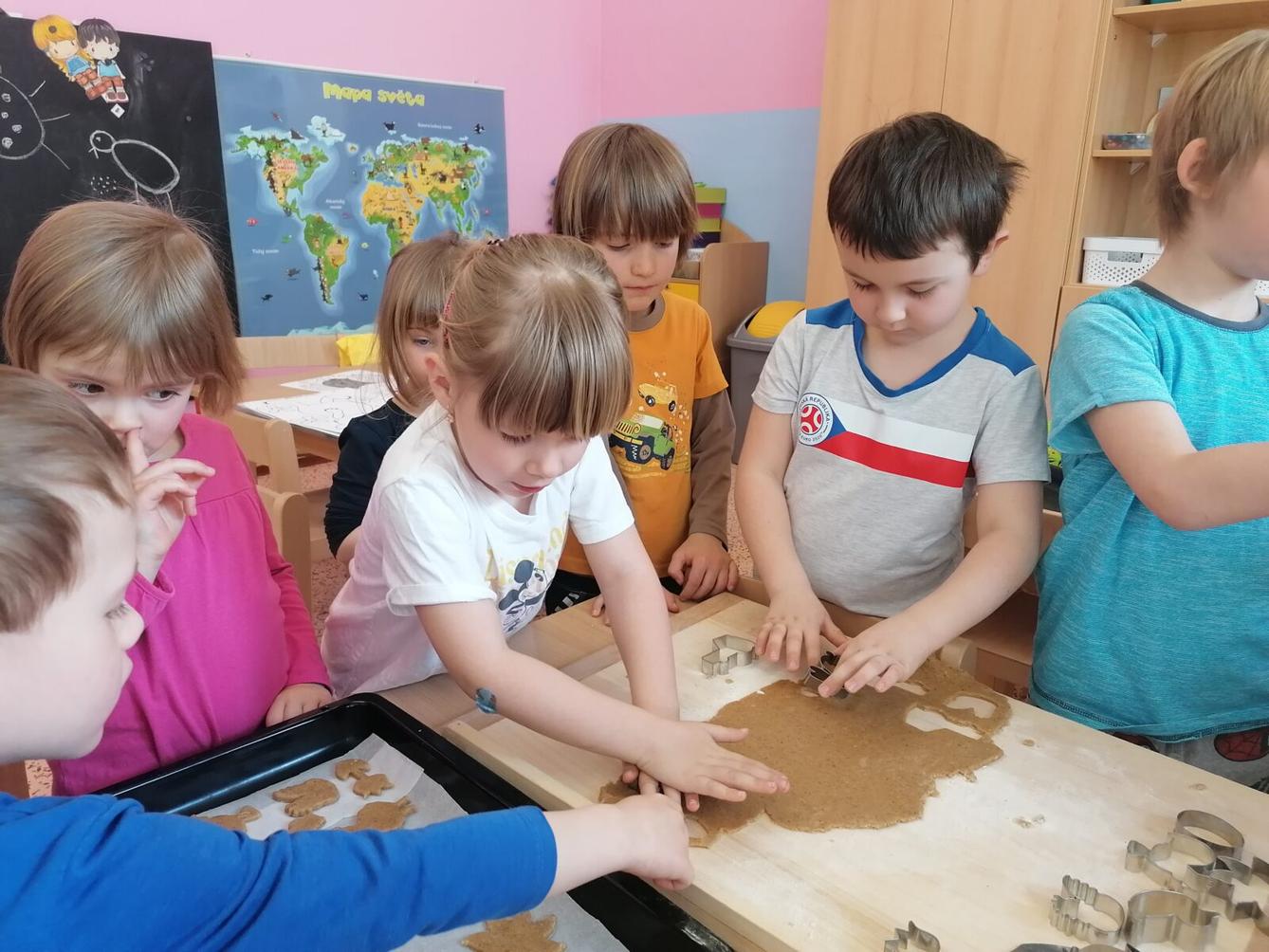 "Hody, hody, doprovody": "pečeme velikonoční perníčky" :-) - 32