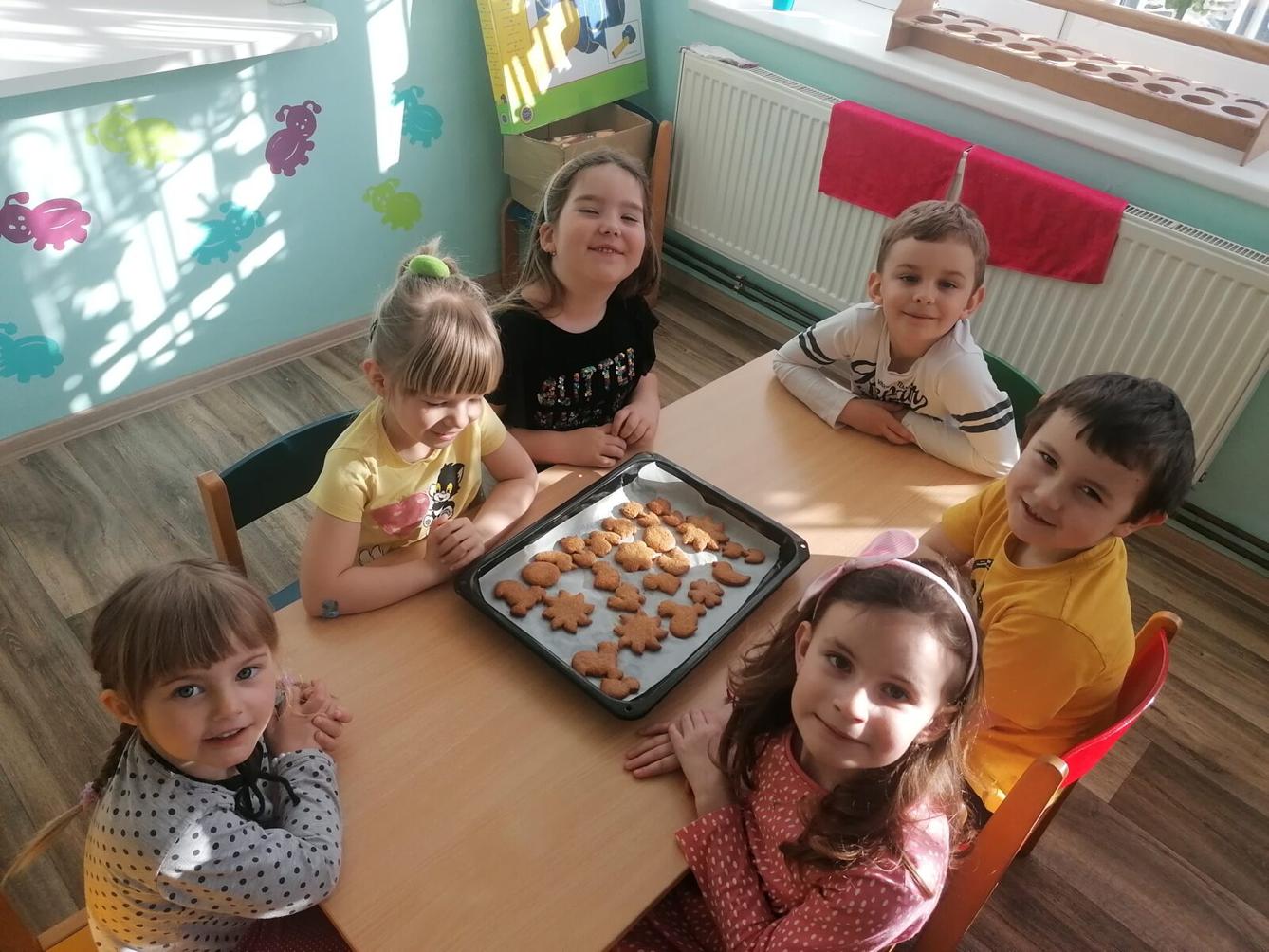 "Hody, hody, doprovody": "pečeme velikonoční perníčky" :-) - 33