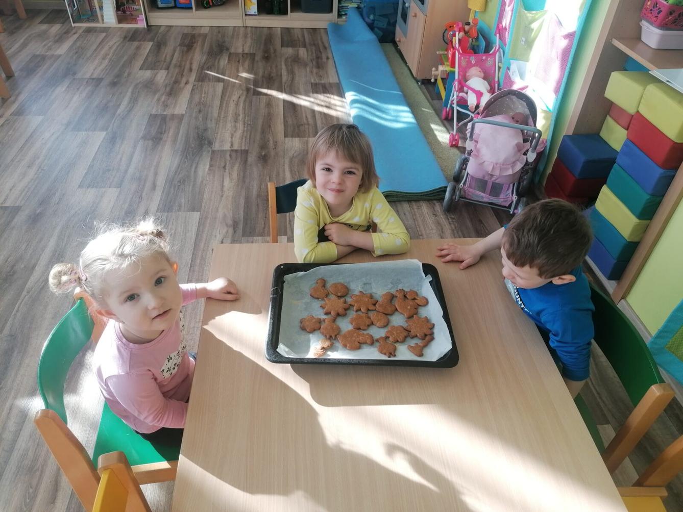 "Hody, hody, doprovody": "pečeme velikonoční perníčky" :-) - 34