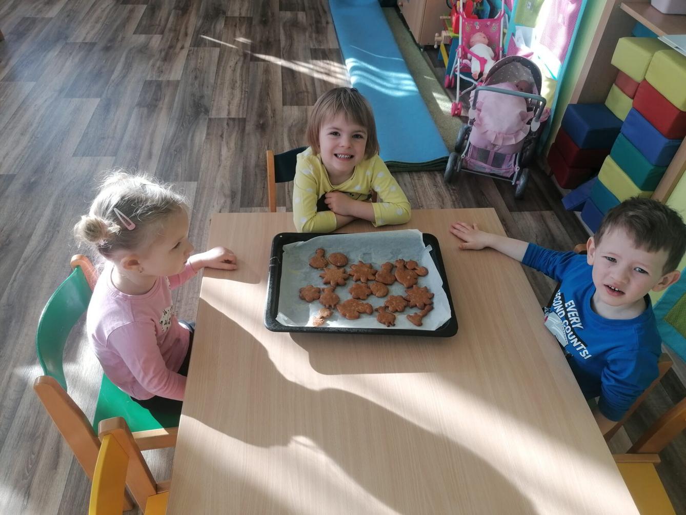 "Hody, hody, doprovody": "pečeme velikonoční perníčky" :-) - 35