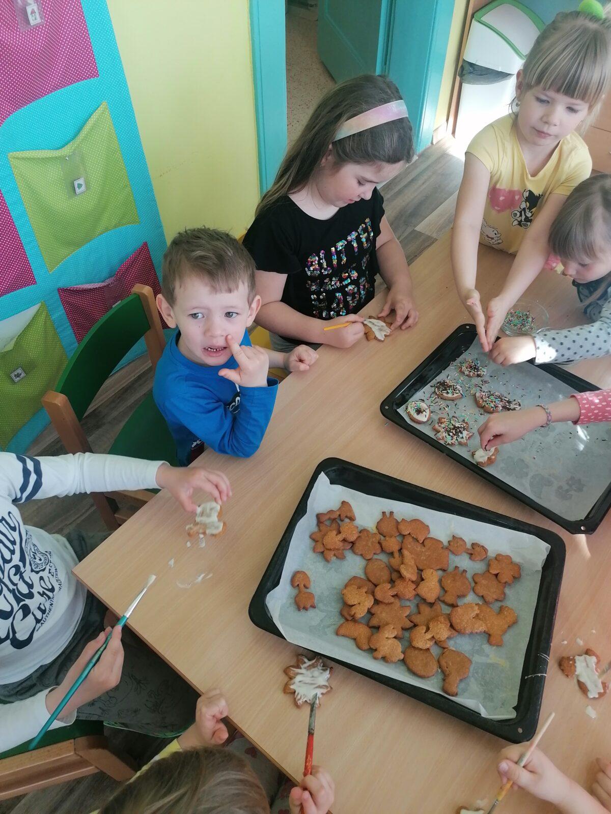 "Hody, hody, doprovody": "pečeme velikonoční perníčky" :-) - 40