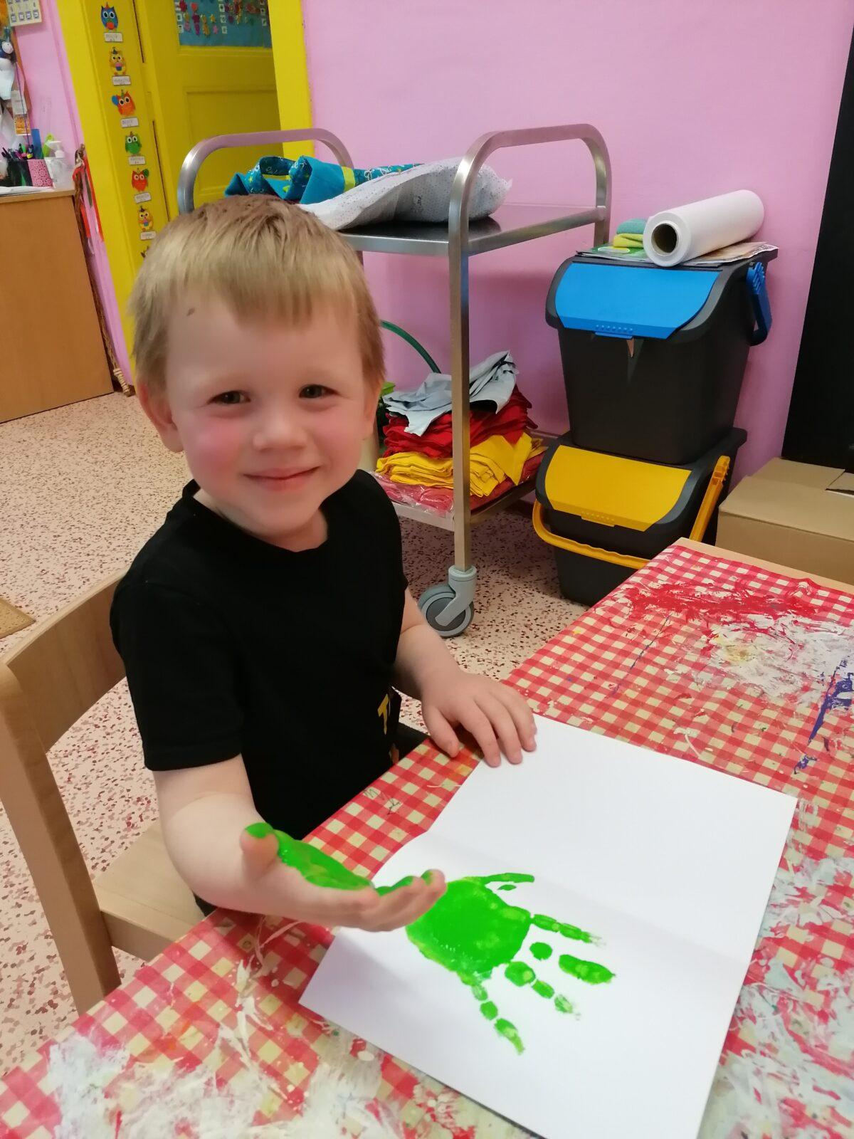 výroba přáníček pro maminky :-) - 38