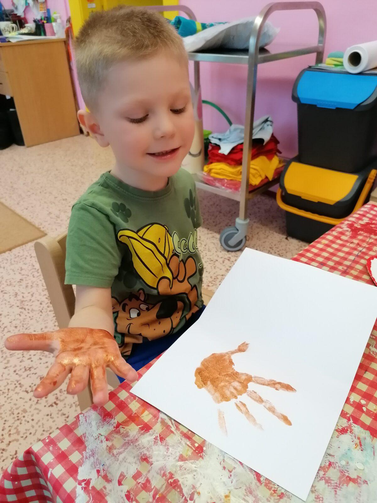 výroba přáníček pro maminky :-) - 47