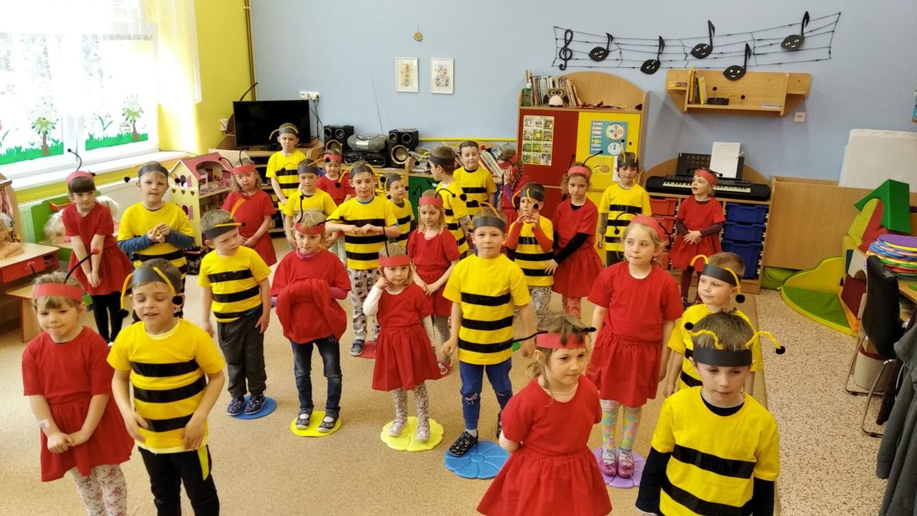 broučci:přípravy na den matek - 19