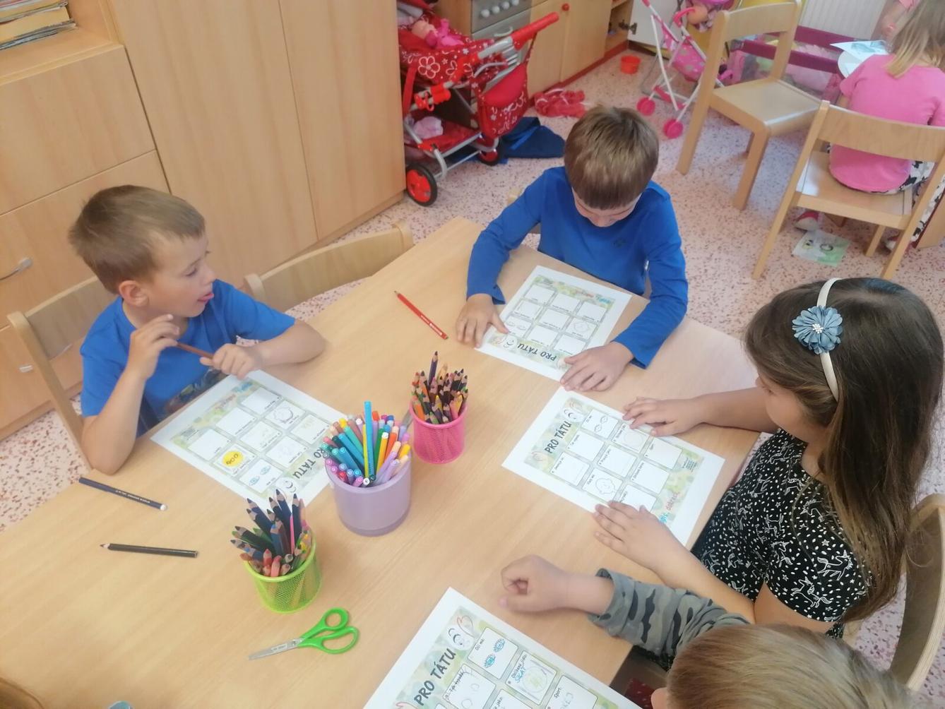 Výroba dárečků pro tatínky II. :-) - 2