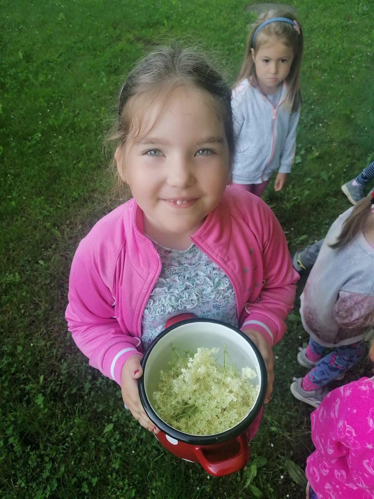 Tvořeníčko, tvoření: "Čím budu až vyrostu?" - vyrábíme bezovou šťávu :-) - 8