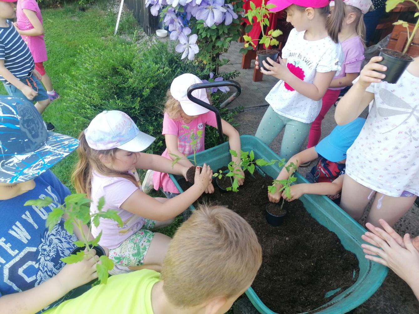 Tvořeníčko, tvoření: "Čím budu až vyrostu?"; zahradníci :-) - 15