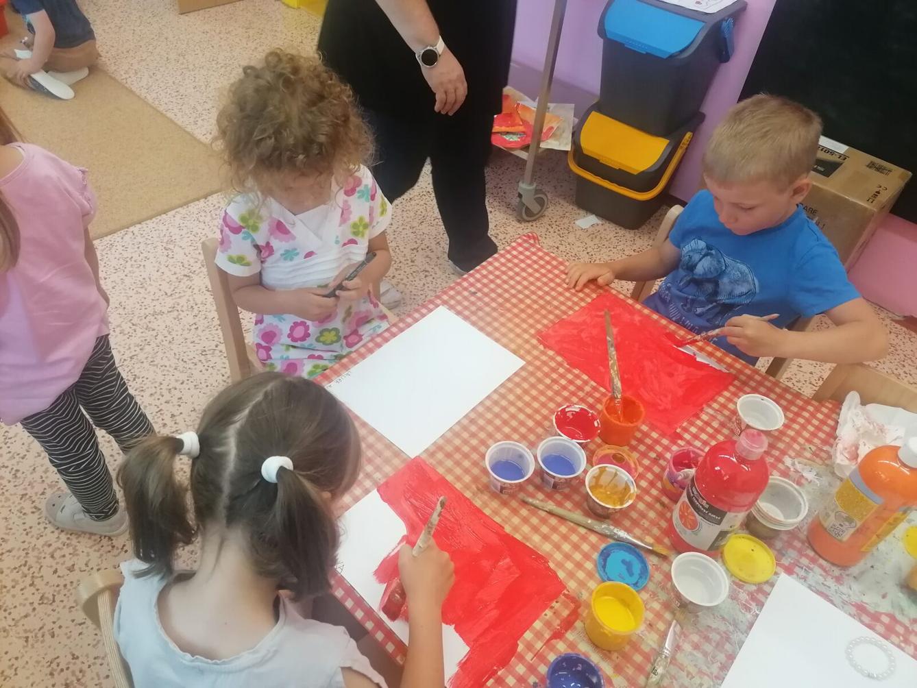 Tvořeníčko, tvoření: "Čím budu až vyrostu?", hasiči a malíři pokojů :-) - 24